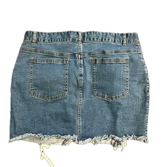 LOVE TREE DENIM skirt 💕 - Picture 3 of 3